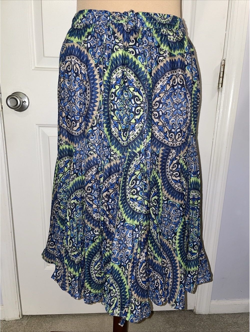 Tease Skirt Womens Large Blue Floral medallion, Flowing Lightweight Boho Long